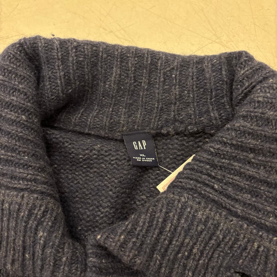 갭 패턴 네이비 니트 가디건 상품이미지3