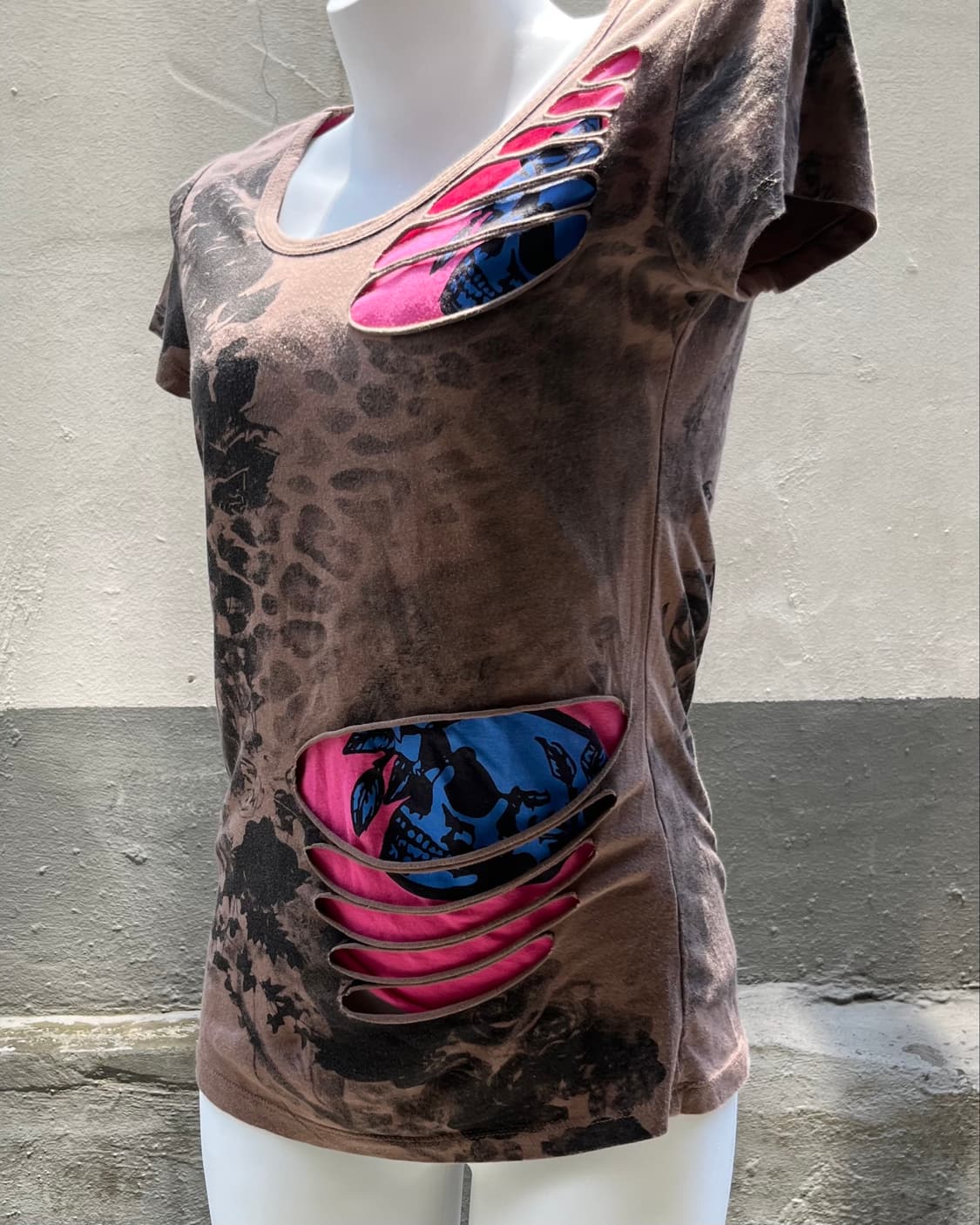 Distressed Cut-Out Leopard Graphic Tee 상품이미지6