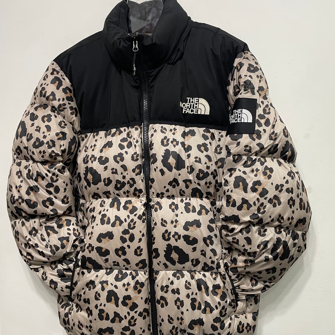 노스페이스 700 눕시 레오파드 패딩 상품이미지3