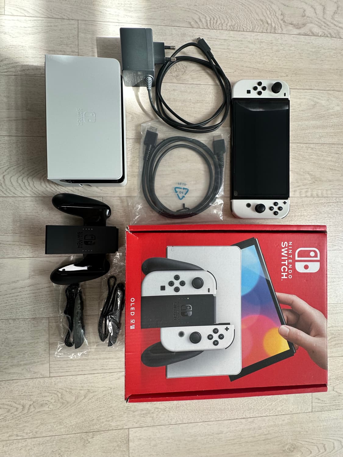 닌텐도 스위치 OLED 화이트 상품이미지1