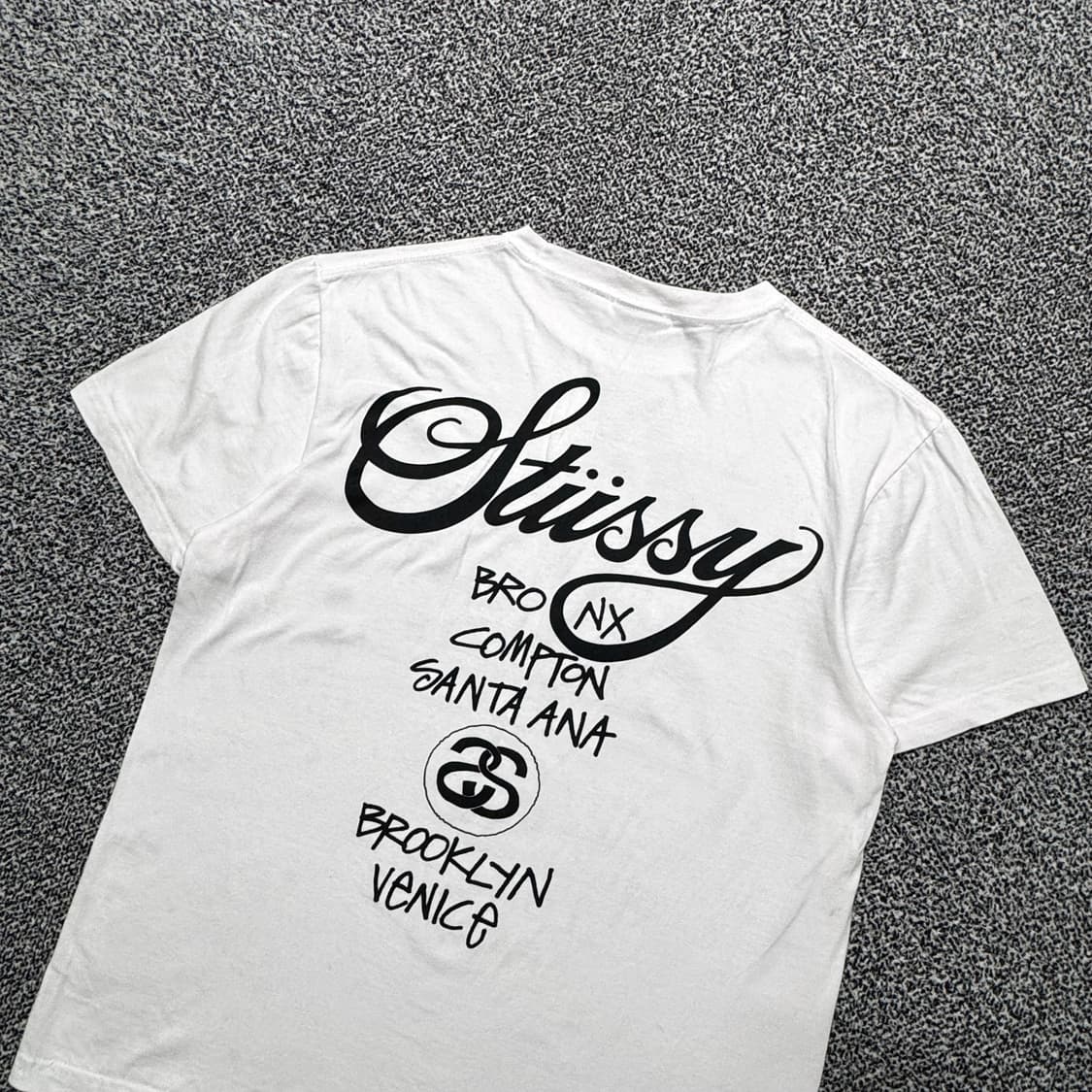 Name : 스투시 월드투어 시그니처로고 화이트 반팔티 :) 상품이미지4