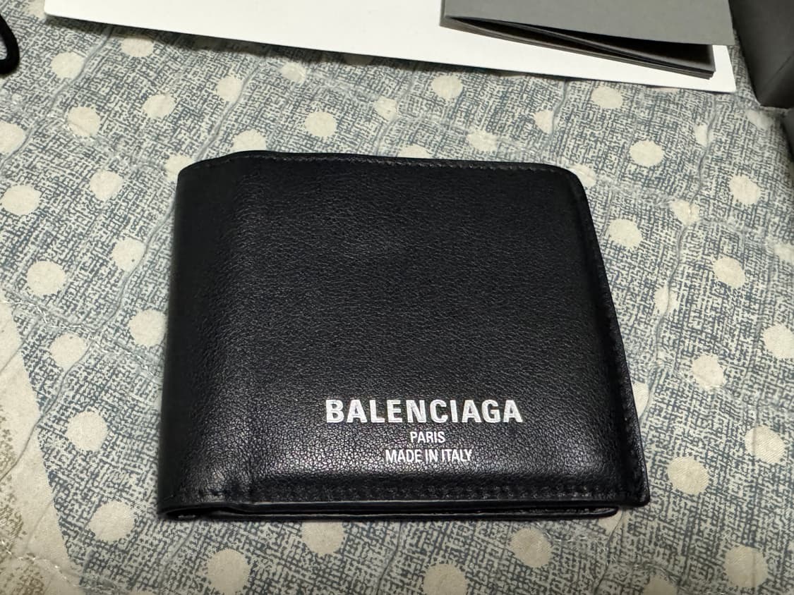 <거의 새것> 발렌시아가 크레딧 스퀘어 폴디드 지갑 상품이미지2