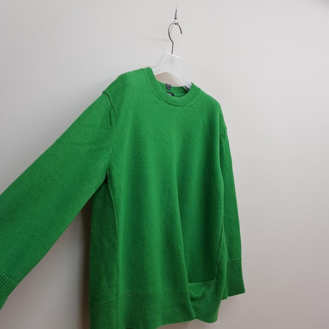 한섬 시스템  2023 루즈핏 울 니트 스웨터  F사이즈 상품이미지3