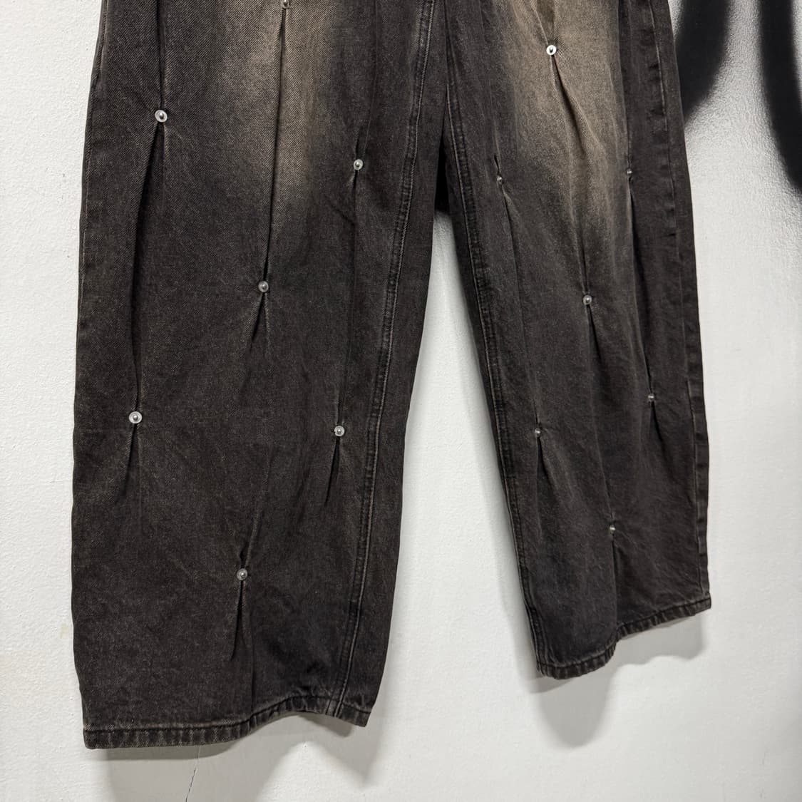 VTG 빈티지 샌드워싱 스톤 디테일 벌룬핏 와이드 데님 팬츠 상품이미지4