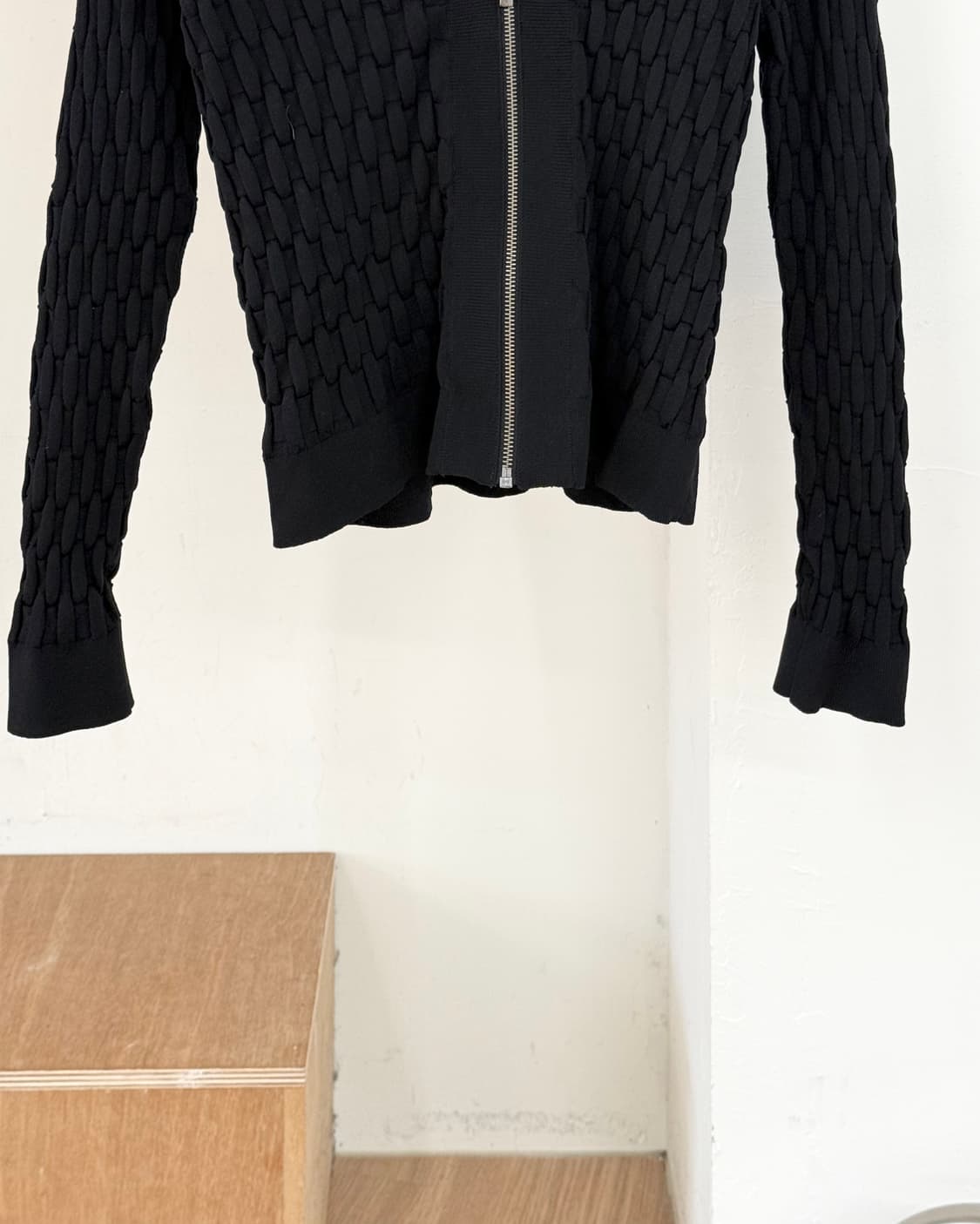 아르마니 익스체인지 블랙 텍스처 브이넥 니트  상품이미지5