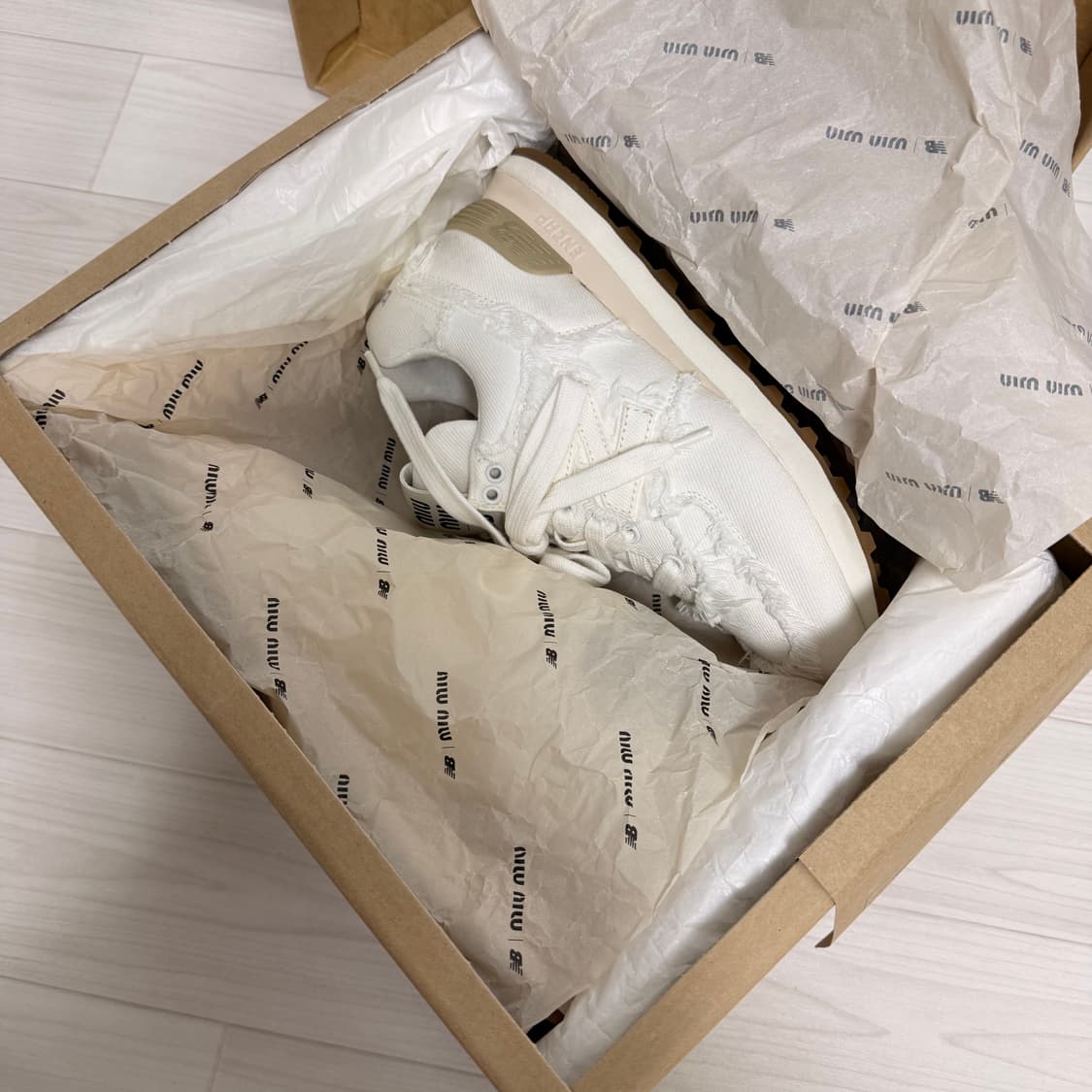 [37] 미우미우 뉴발란스 574 화이트 상품이미지7