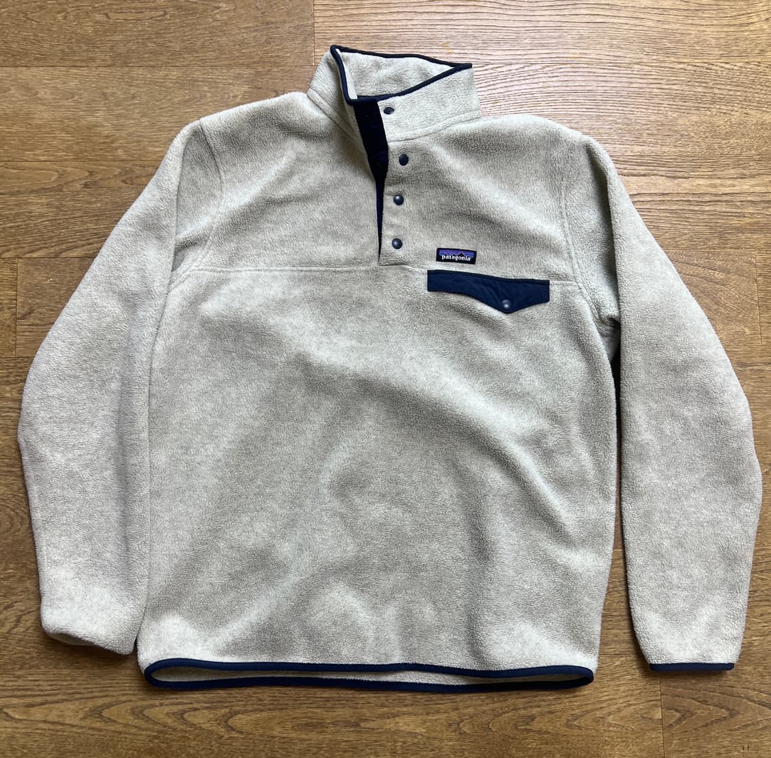 파타고니아 신칠라 오트밀 색상 L사이즈입니다.  상품이미지1