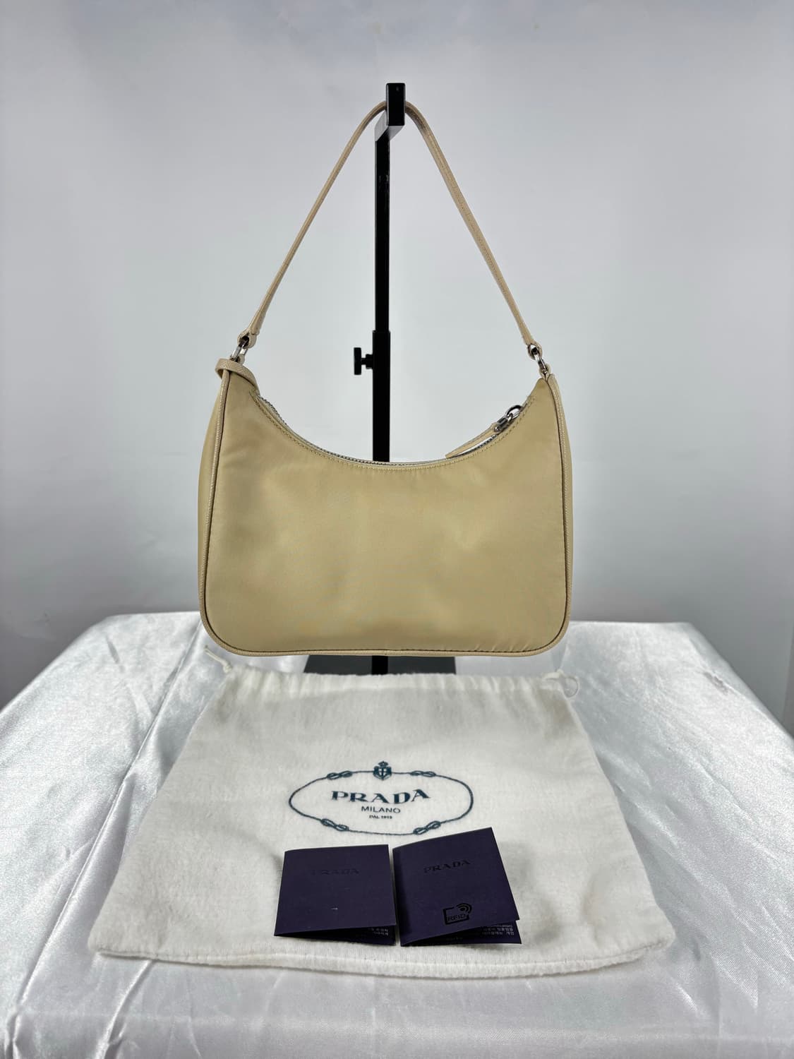 (정품)프라다 리에디션2005 나일론 숄더백 호보백 베이지 상품이미지6