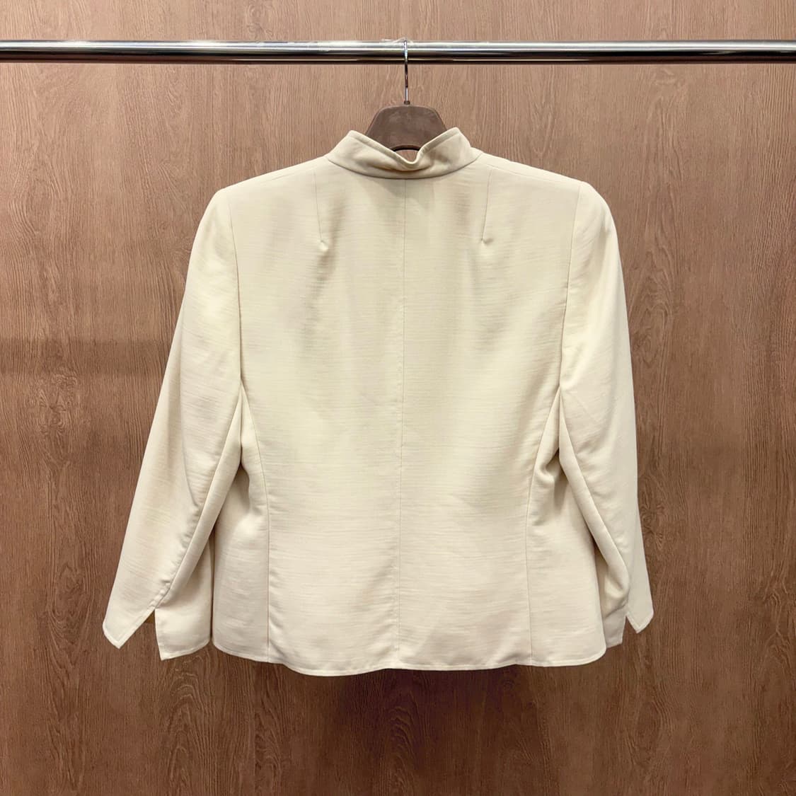 아크리스 노카라 싱글 자켓 프론트 히든 버튼 클로징 포켓 디테일 아이보리 상품이미지3