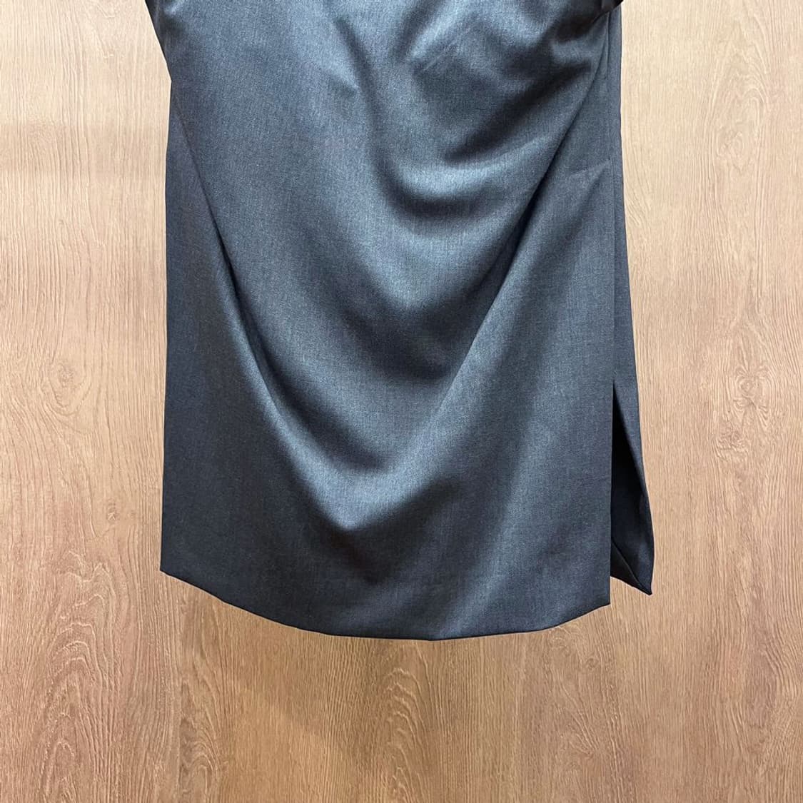 비비안웨스트우드 미디 스커트 더블 오픈 포켓 디테일 H라인 그레이 상품이미지5