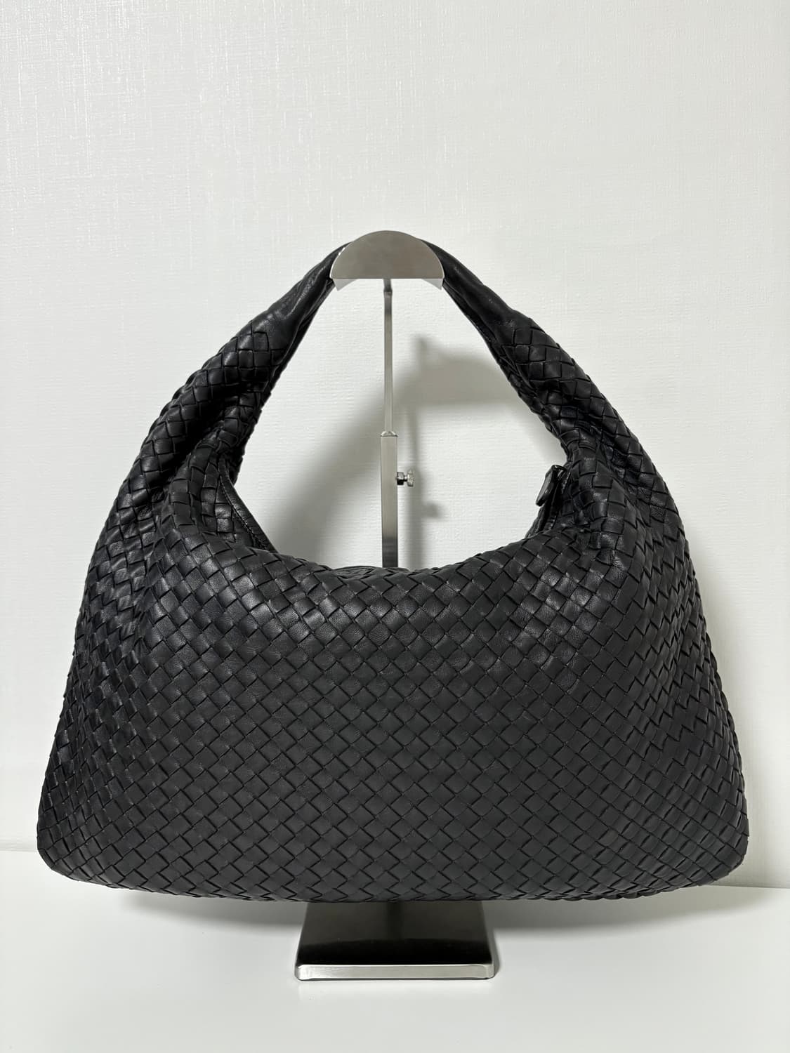 보테가베네타 호보백 라지 블랙 상품이미지1