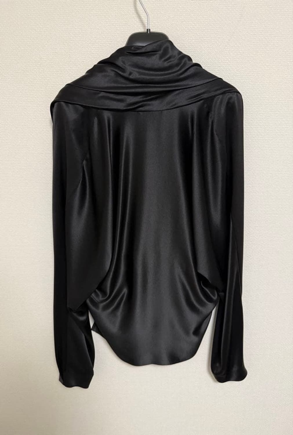 [더보이즈 찬희님 착용] 생로랑 23ss 스카프 셔츠 상품이미지5