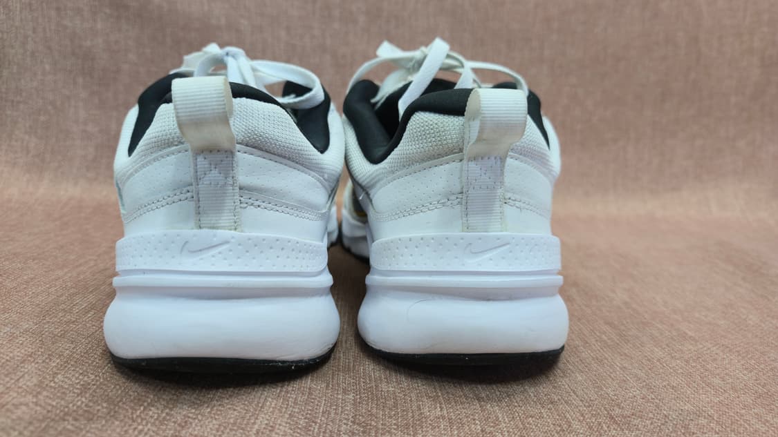 나이키 270mm- 디파이 올 데이 화이트 골드 스웨이드 상품이미지5