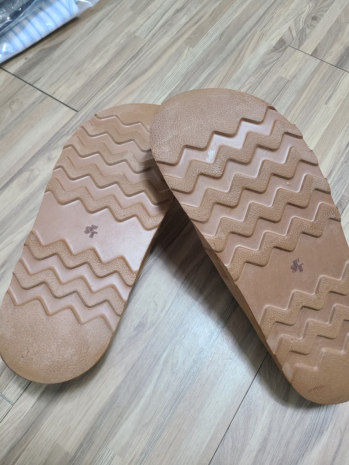 식스핏  BOTO STRAP MULE 뮬 카멜 270 상품이미지4