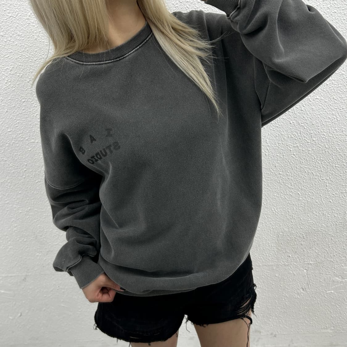 아이앱스튜디오 로고 차콜 맨투맨 XL 상품이미지1