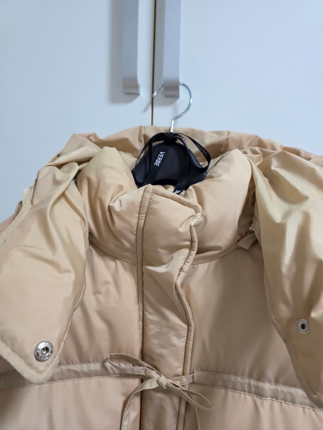 베르브 덕다운패딩 베이지색상 판매합니다. 상품이미지6