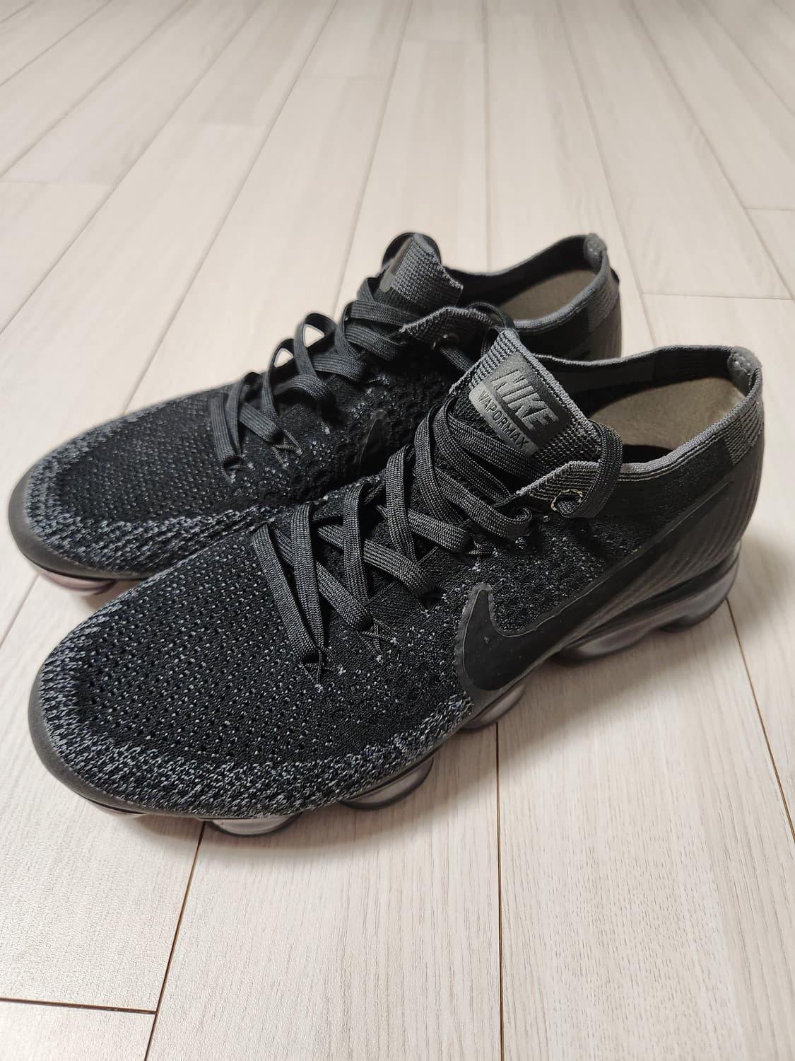 나이키 운동화 에어 베이퍼맥스 플라이니트 블랙 사이즈250

새거처럼 깨 상품이미지1