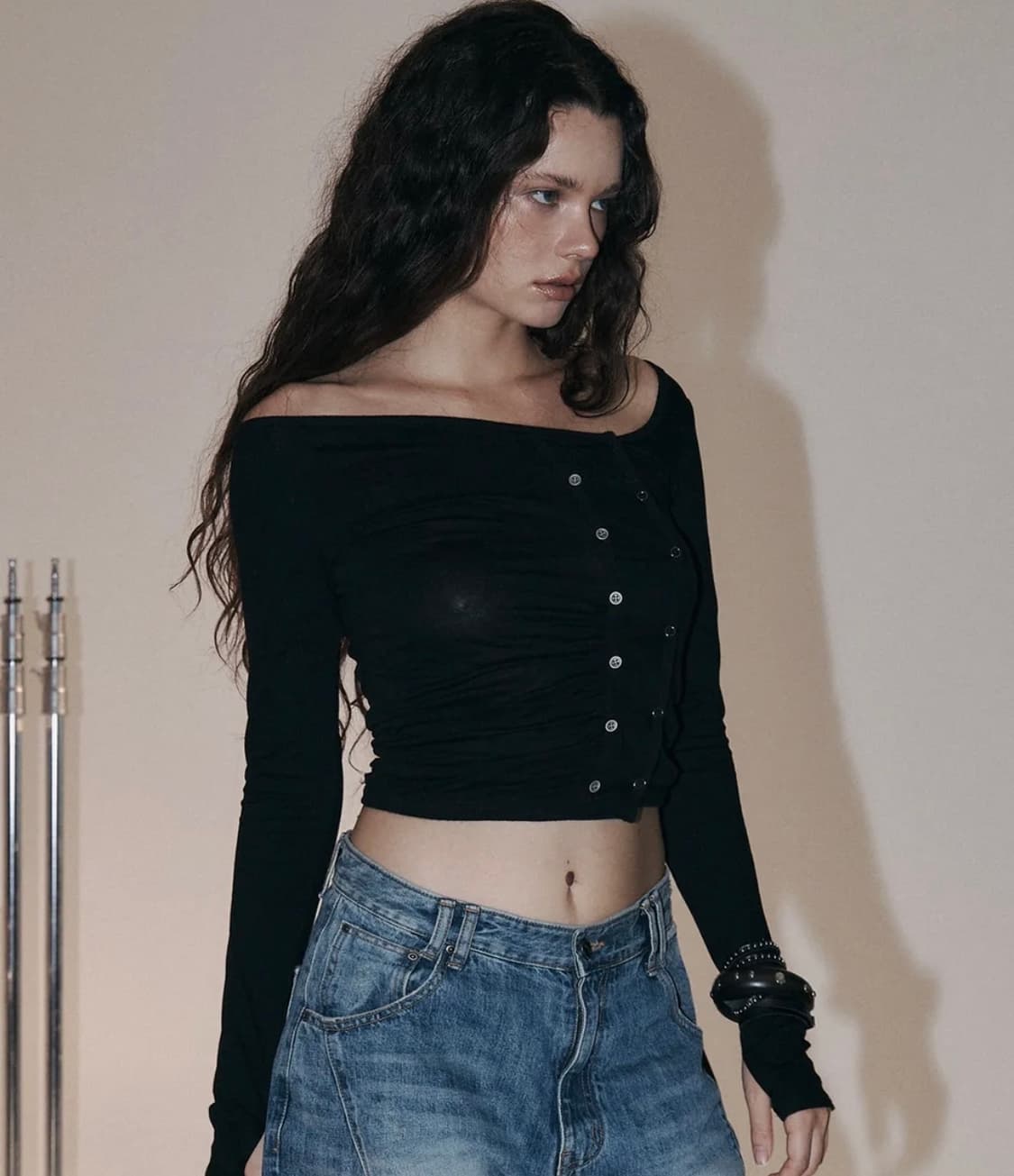 플리즈노팔로우 언발 버튼 롱슬리브 탑 블랙 상품이미지3