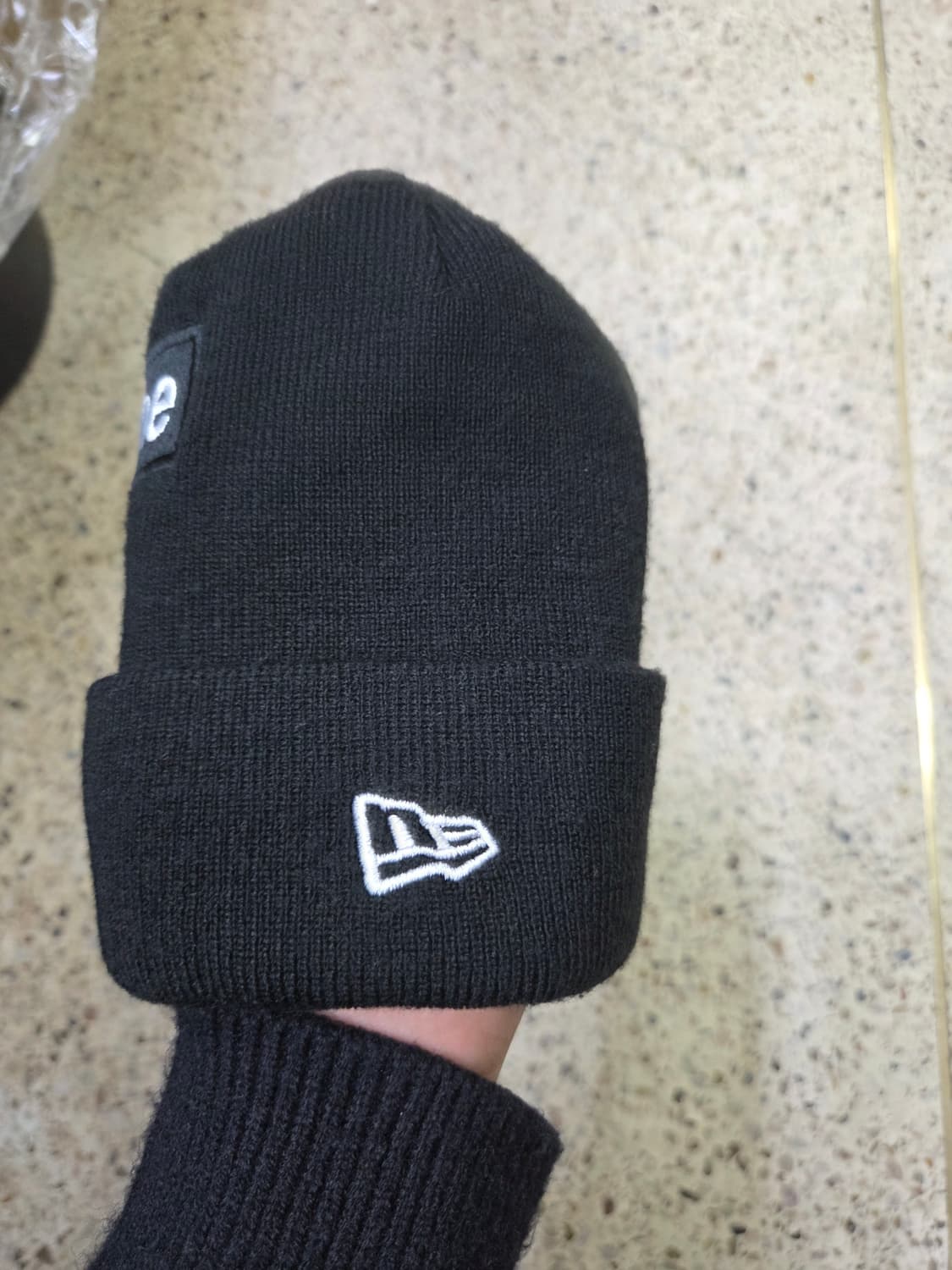 슈프림 블랙 크로스 비니 상품이미지2