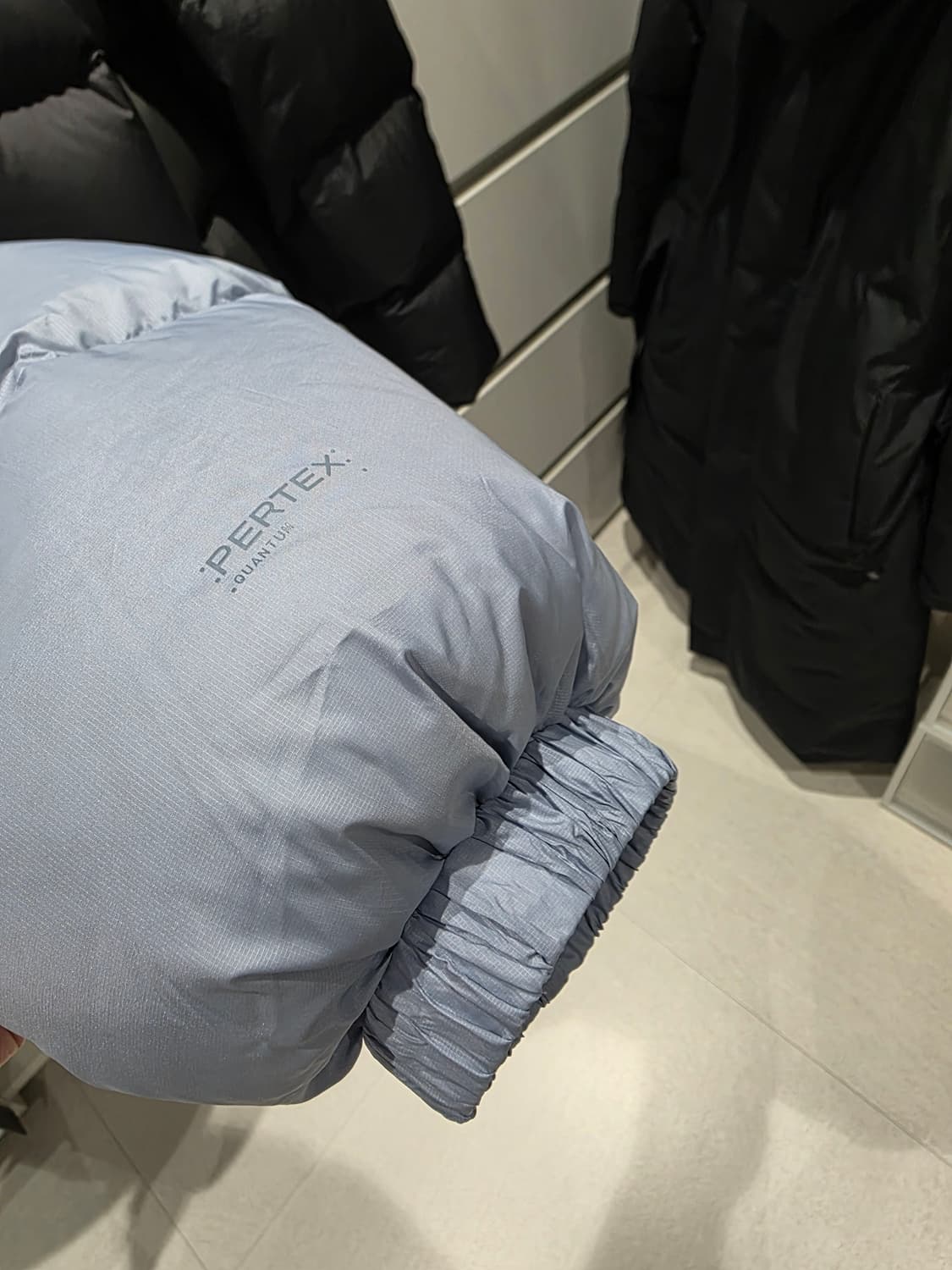 슈프림 700-필 다운 라이트웨이트 퍼퍼 자켓 라이트 블루 - 24FW 상품이미지4