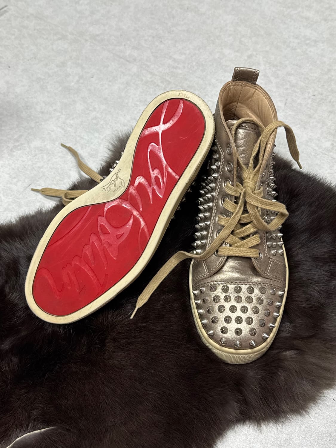 크리스찬 루부탱 스터드 하이탑 스니커즈  상품이미지6