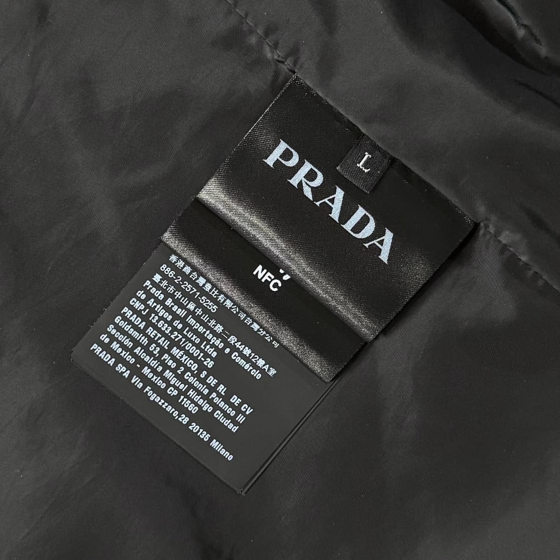 [L/당일출고]프라다 삼각로고 바람막이 상품이미지6