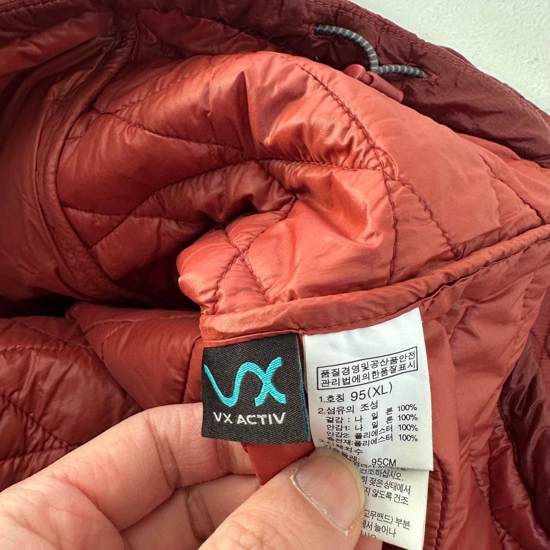 우먼L-XL 노스페이스 딥레드 라인핏 밑단고무줄 기본로고 초경량패딩자켓 상품이미지7