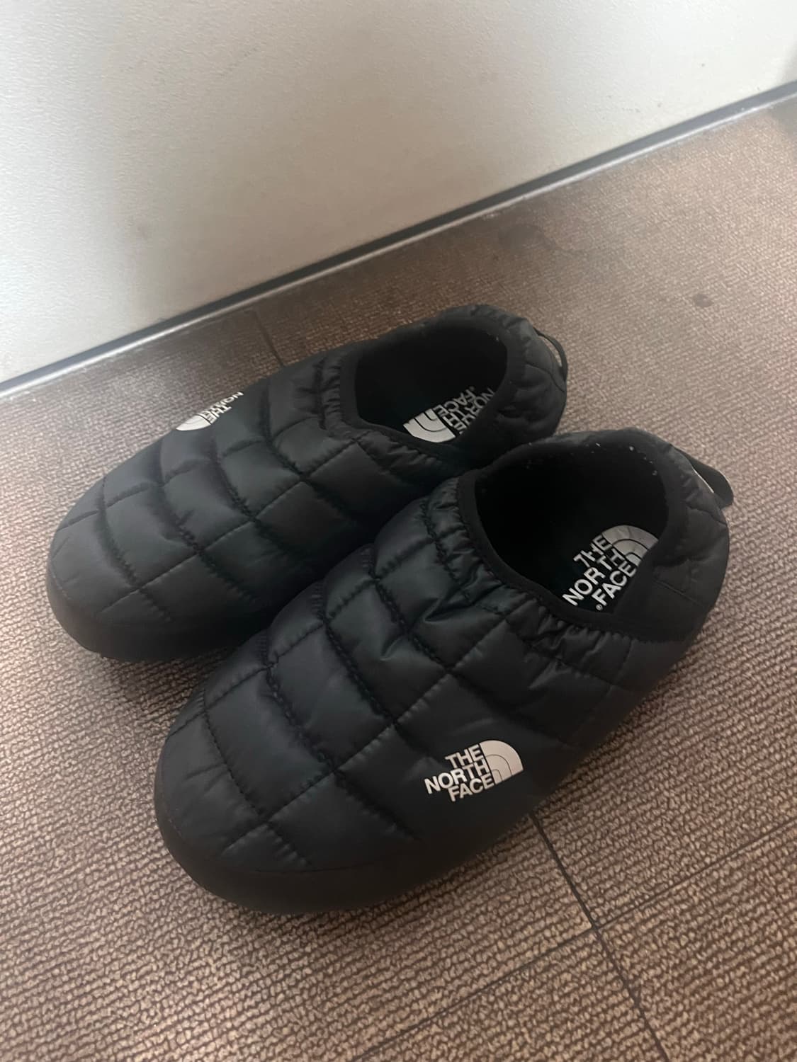 (W) 노스페이스 써모볼 트랙션 뮬 V 블랙 상품이미지1