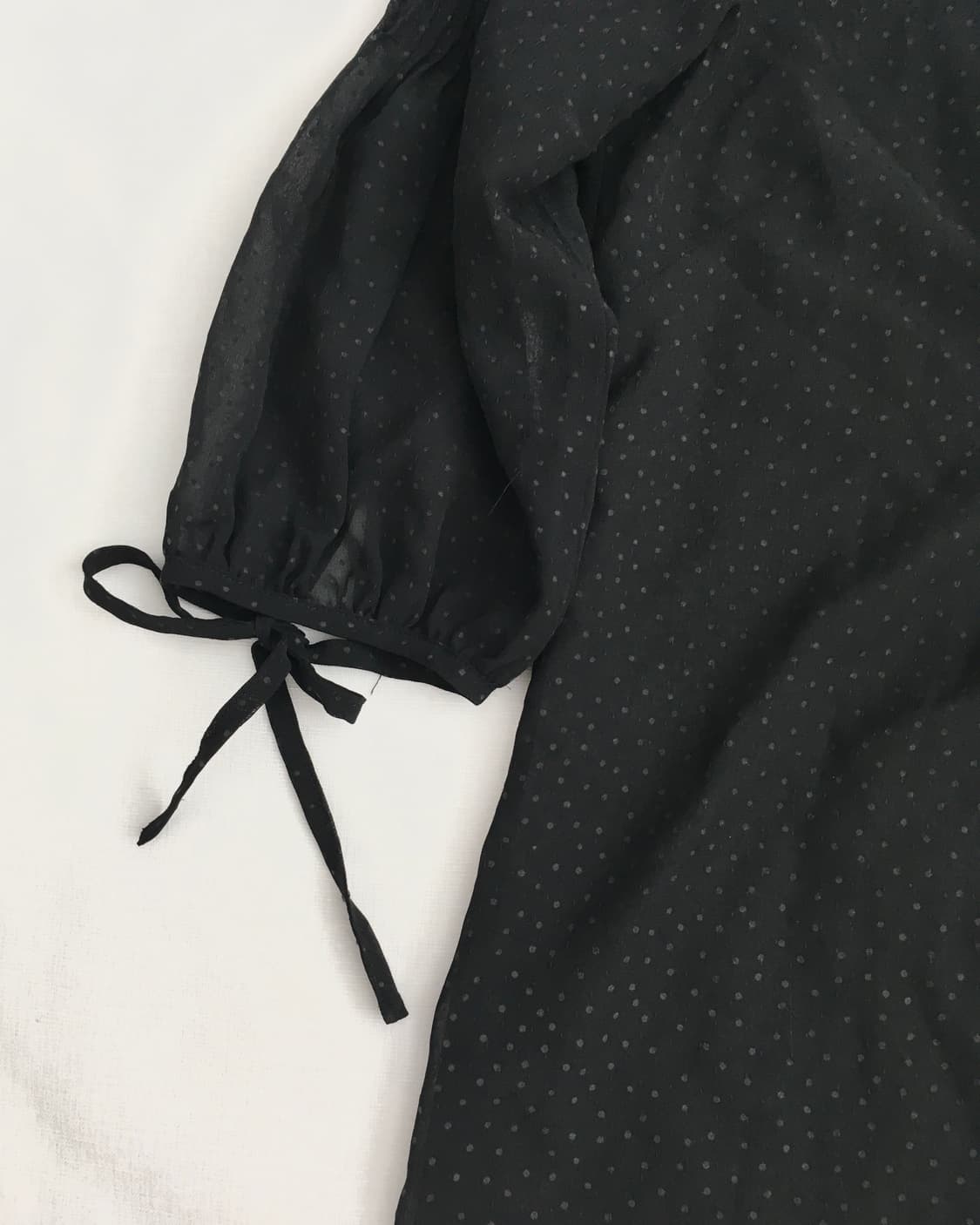 Polka-Dot Sheer Ribbon Blouse 상품이미지2