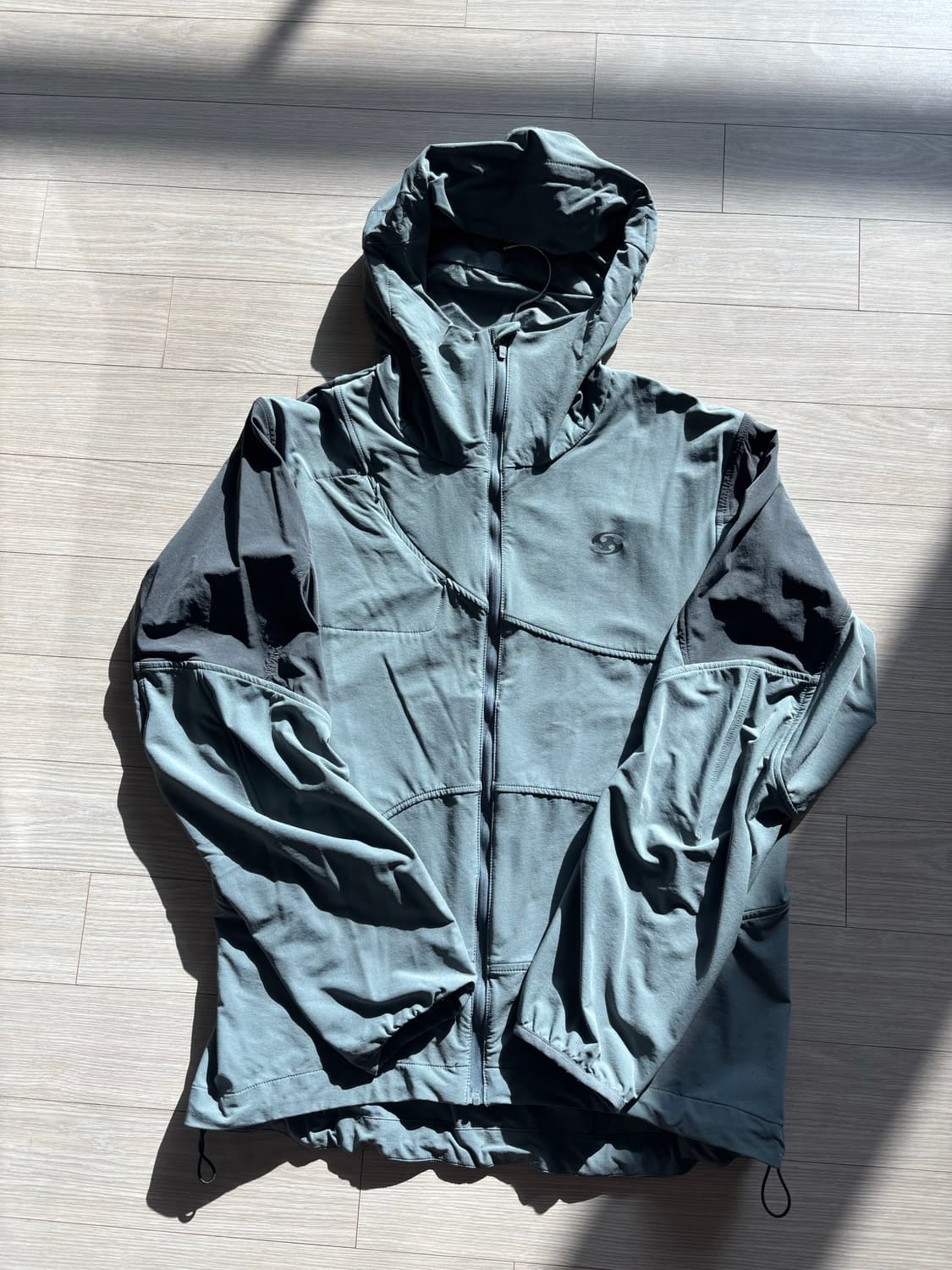 산산기어 인슐레이션 후드자켓 그레이 팝니다! 상품이미지1