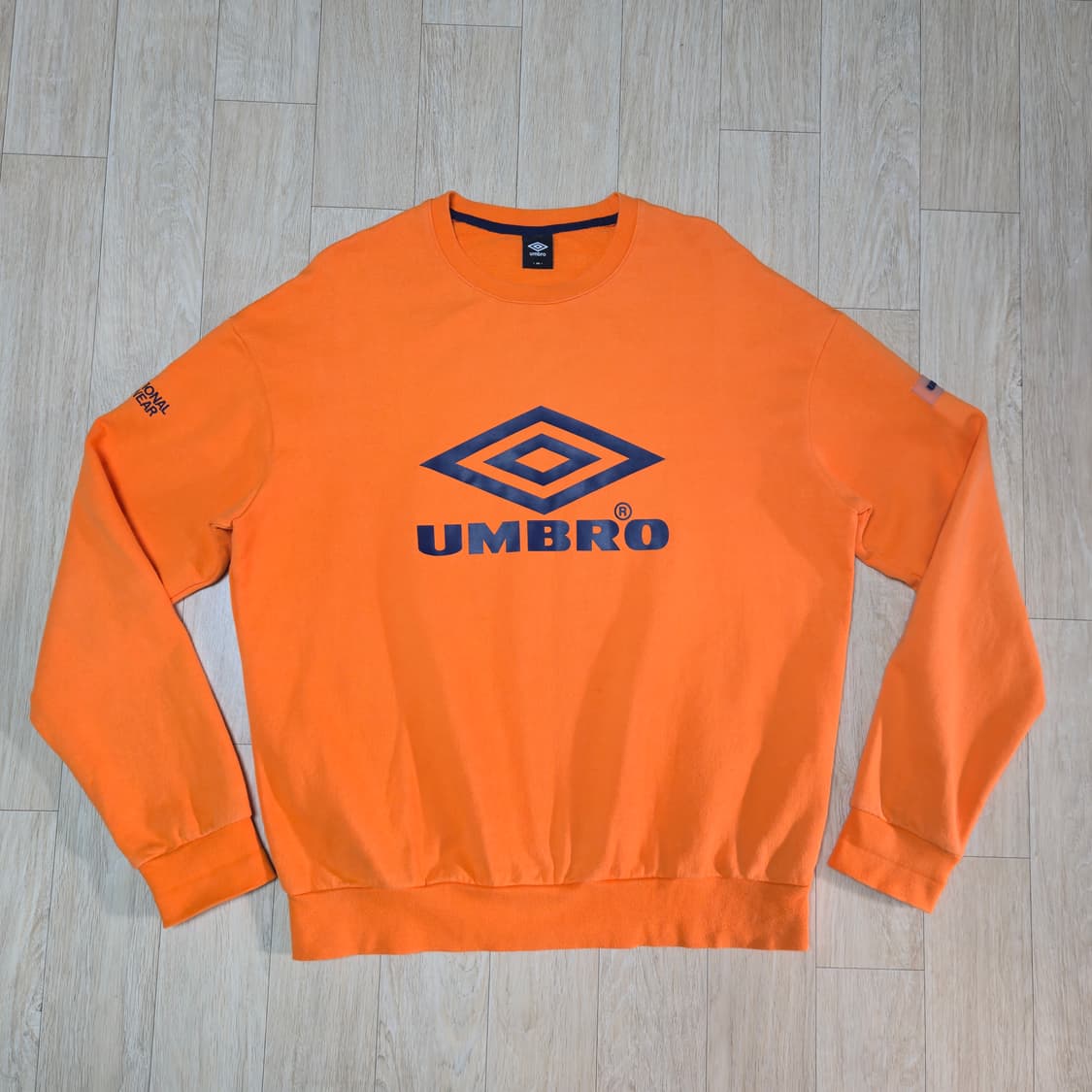 엄브로 오렌지 맨투맨 100 상품이미지1