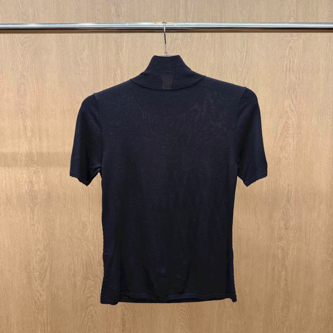 에스카다 터틀넥 반팔 니트 허리 비즈 장식 리본 디테일 블랙 상품이미지3