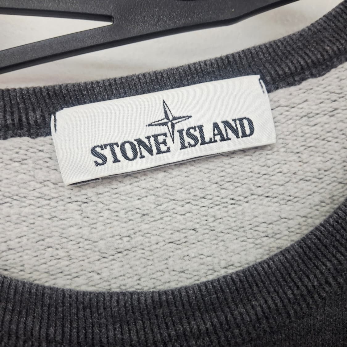 스톤아일랜드 와펜 패치 크루넥 맨투맨 티셔츠 남성 M 다크그레이 상태좋음 상품이미지4