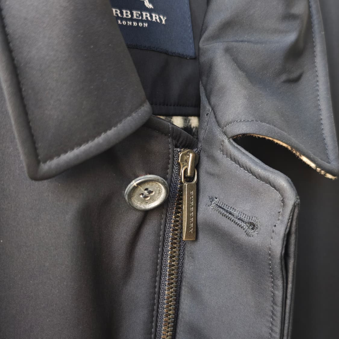 버버리 클래식 레글런 코트 블랙 48 상품이미지4