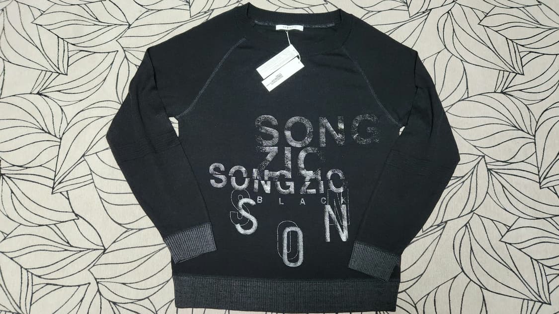 송지오 블랙 레터링 니트 스웨터 새상품 100 상품이미지1