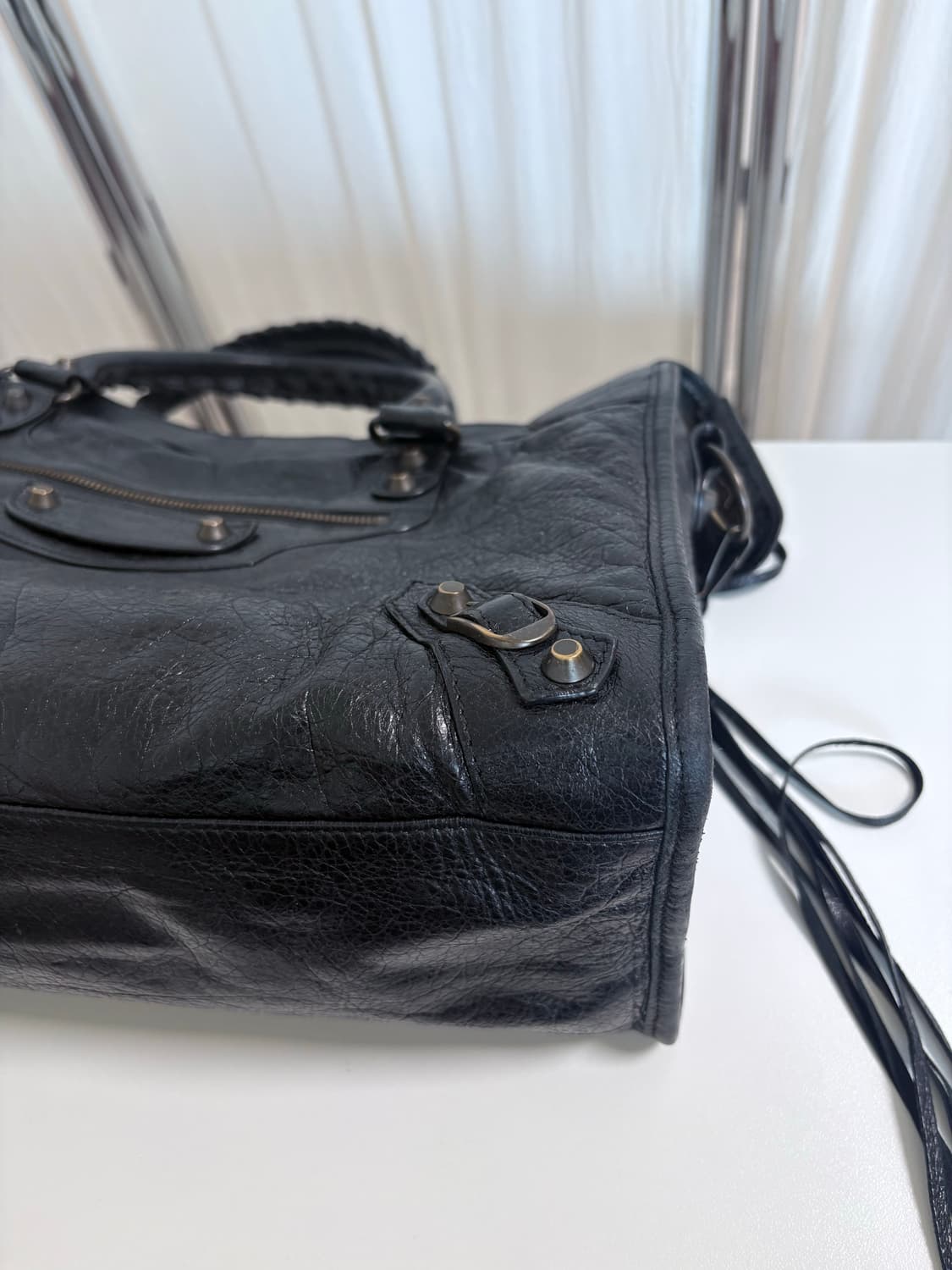 발렌시아가 시티 모터백 블랙 미디움 상품이미지6