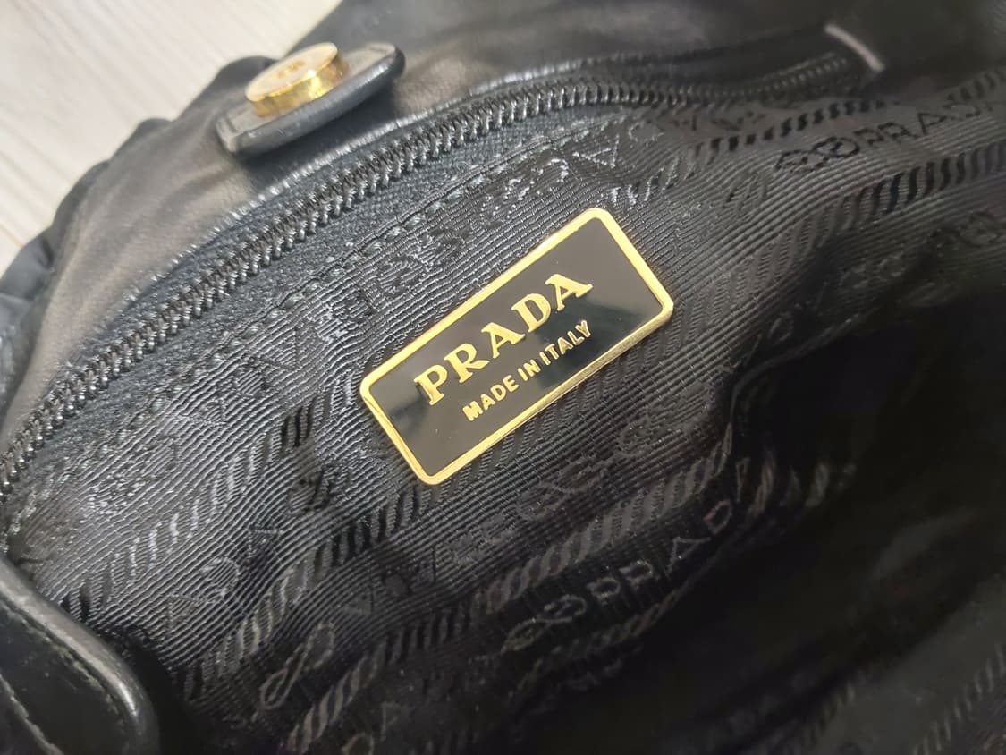 [정품] 프라다 PRADA 블랙 나일론 셔링 호보백 상품이미지7