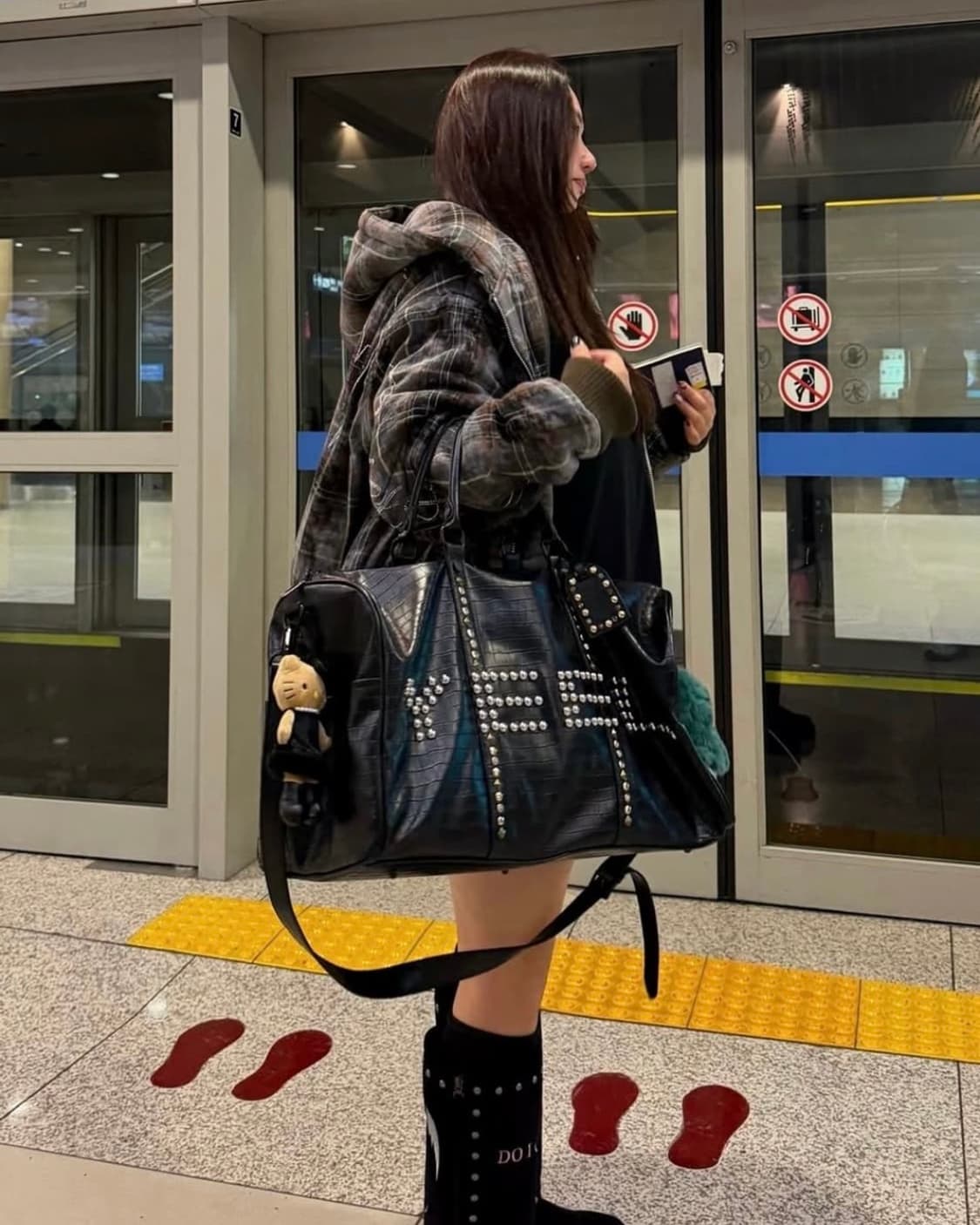 Yeel STUDDED FAUX CROCODILE DUFFLE BAG 상품이미지2