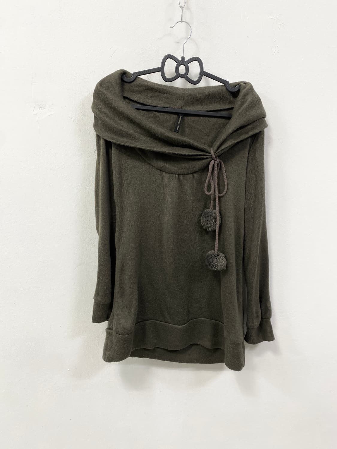 라떼갸루 코코아 폼폼이 오프숄더 니트 상품이미지5