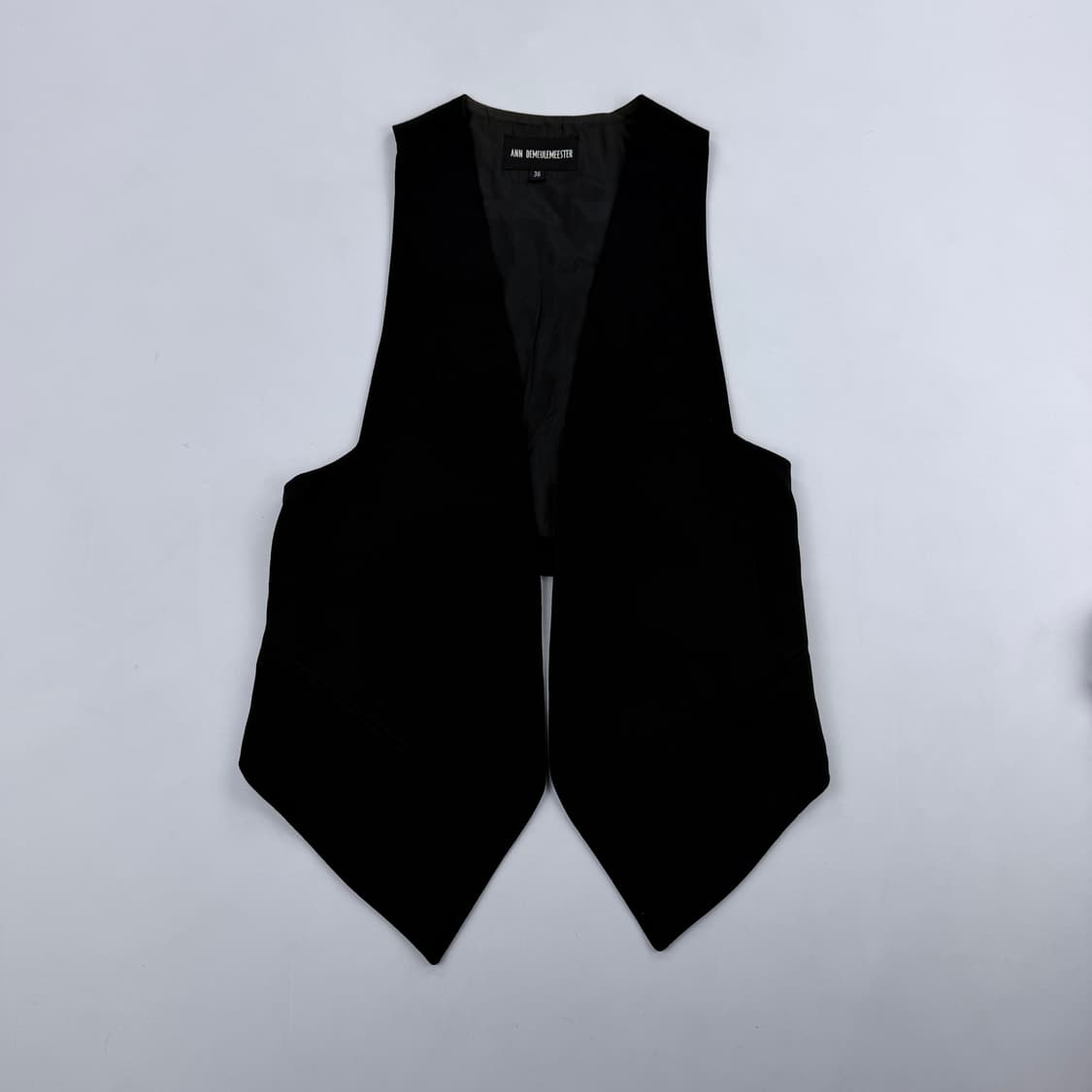 앤 드뮐미스터 해체주의 블랙 베스트 36 상품이미지1