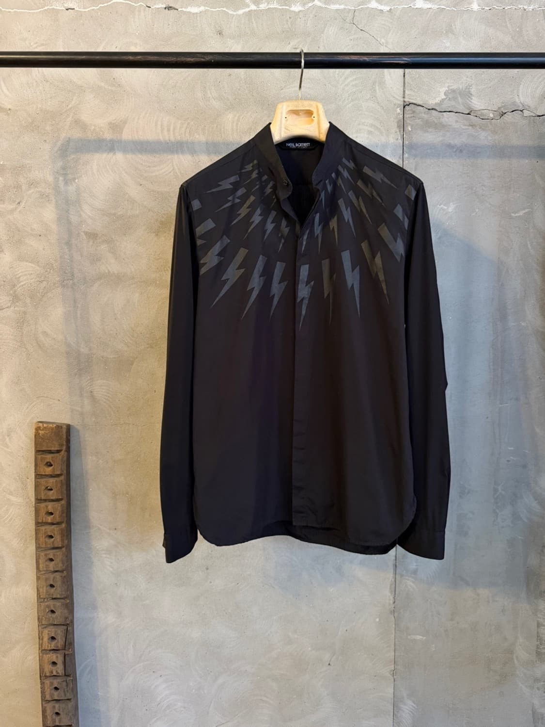 닐바렛 그래픽 카라리스 셔츠 100 상품이미지1