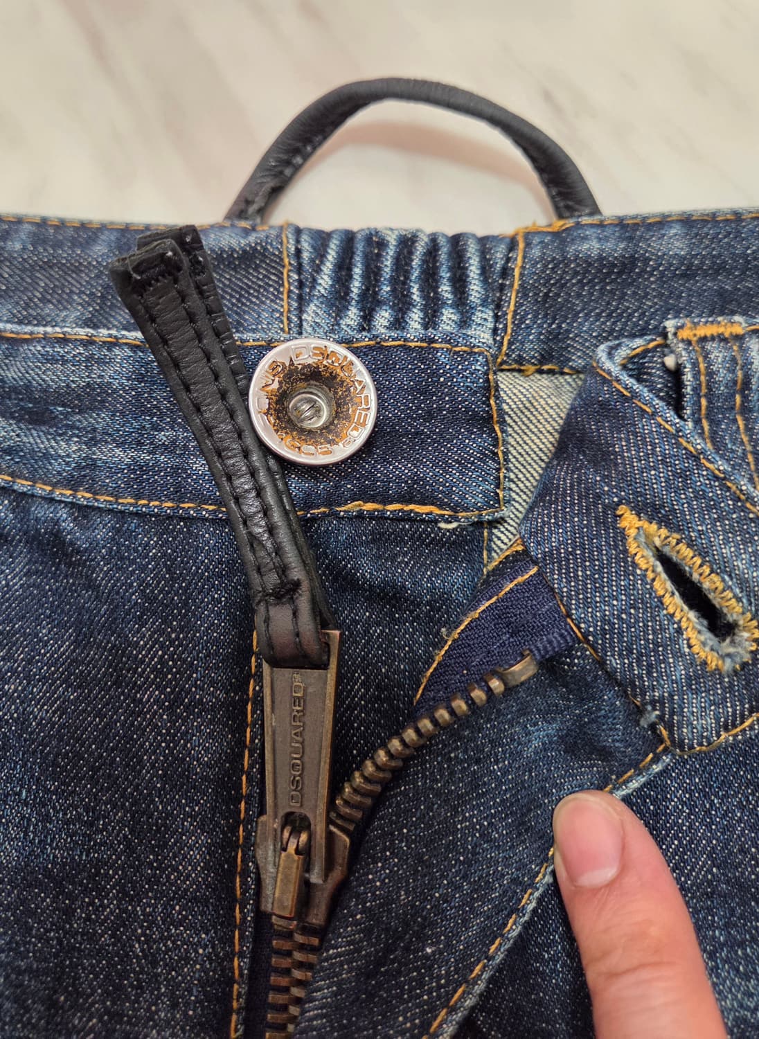 디스퀘어드 가죽 디테일 데님팬츠 상품이미지4