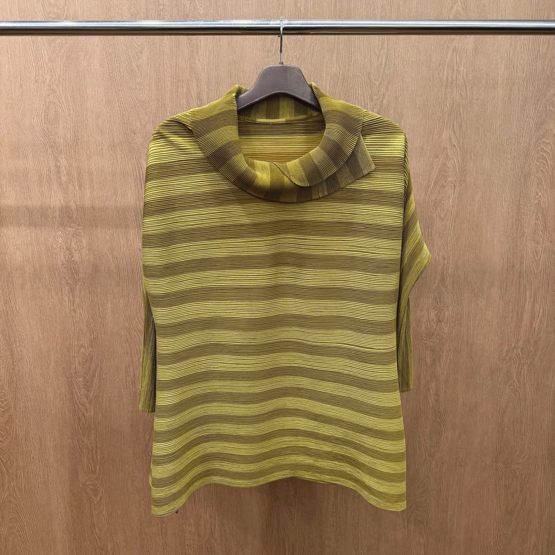 빈티지 하이넥 플리츠 톱 웨이브 스트라이프 드롭 숄더 디테일 옐로우 상품이미지2