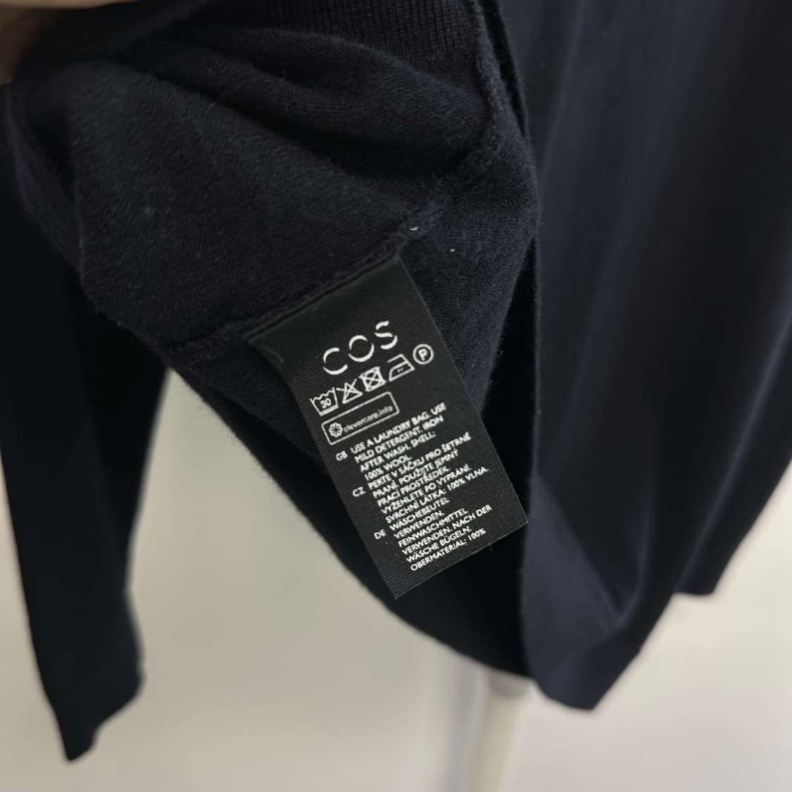 코스 라인 디자인 메리노울 니트 상품이미지9