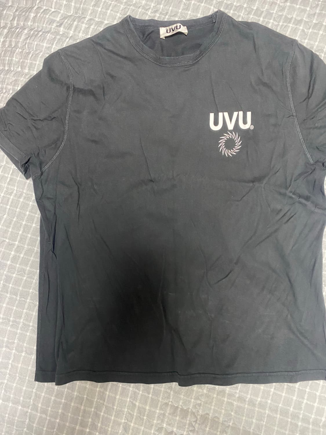 uvu 인시그니아 반팔 블랙 m 팝니다 상품이미지2