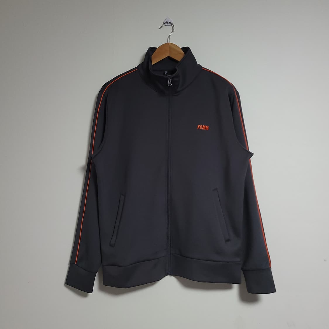 (M) FCMM 에프씨엠엠 블랙/오렌지 라인 트랙탑 져지 상품이미지1