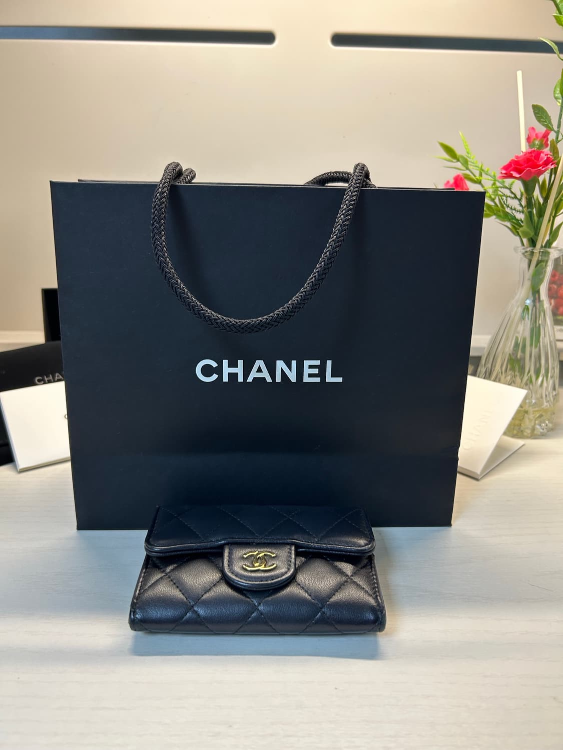 샤넬 CHANEL 클래식 금장 램스킨 플랩 카드 지갑 블랙 내장칩 상품이미지8