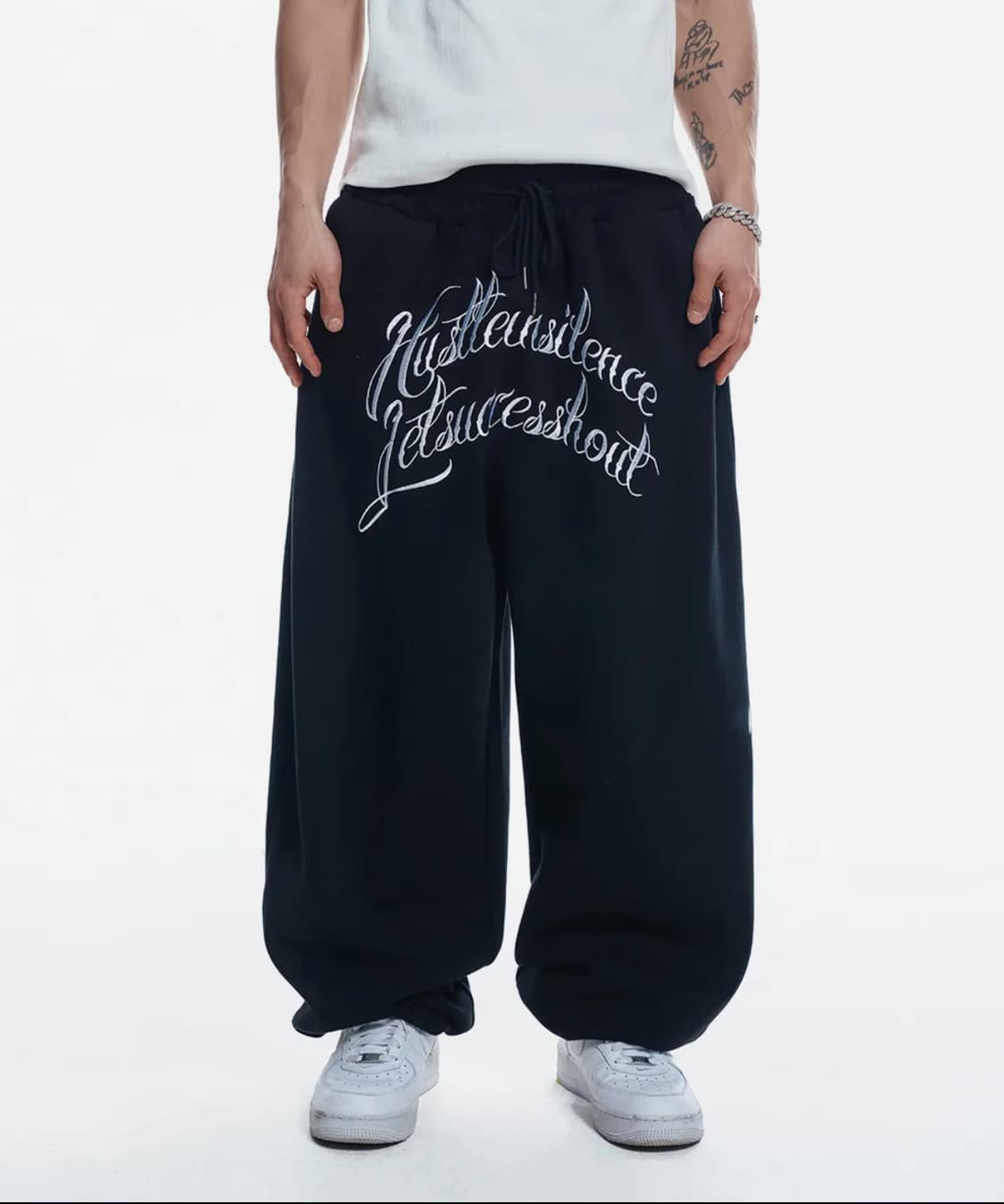 이지노이지 레터링 벌룬 스웻팬츠 - 블랙 2 상품이미지1