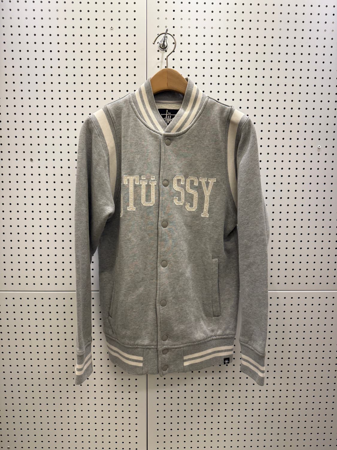 스투시 튀시 바시티 스냅 자켓 그레이 U958 상품이미지2