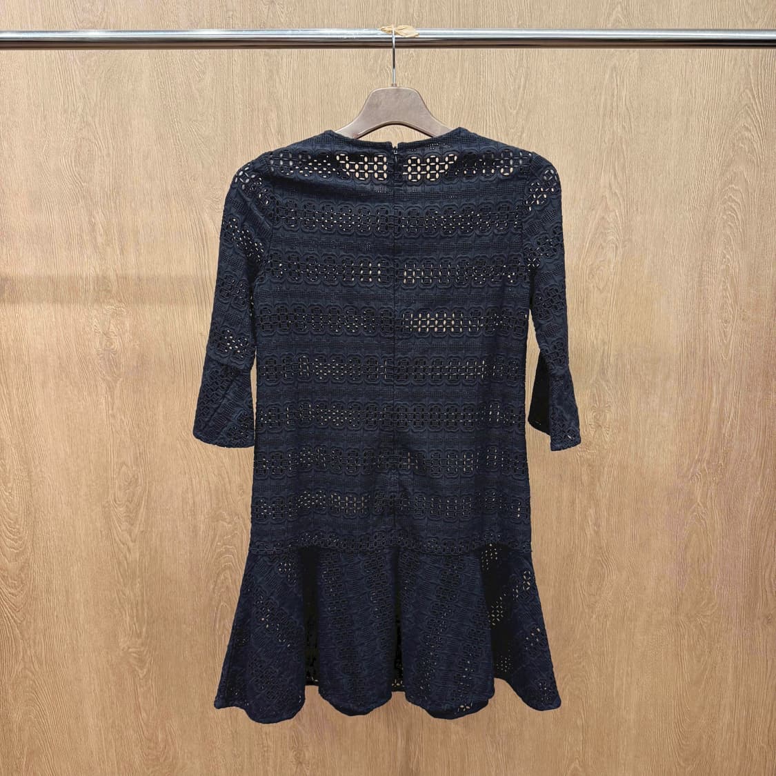 올세인츠 아일렛 레이스 플레어 원피스 스캘럽 패턴 시스루 디테일 블랙 상품이미지3